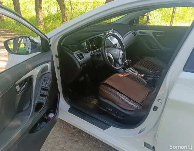Hyundai Avante 2011 · 1.6 AT