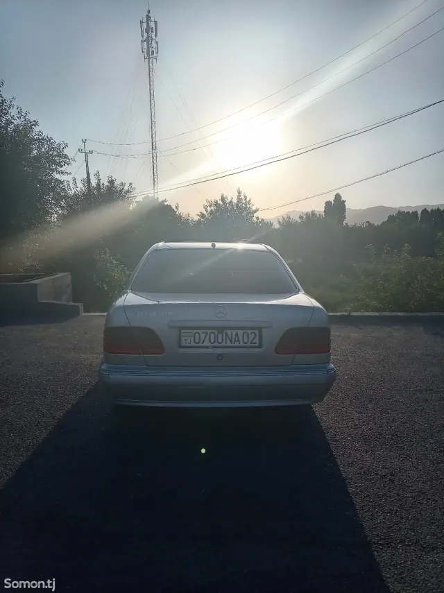Mercedes-Benz E class 2000 · 2.8 AT