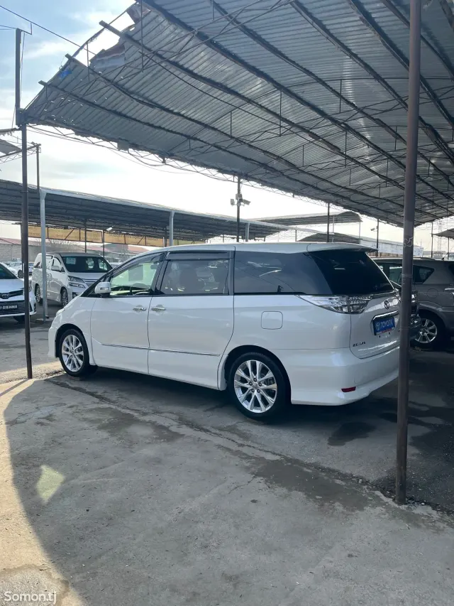 Toyota Estima 2014 · 2.4 AT