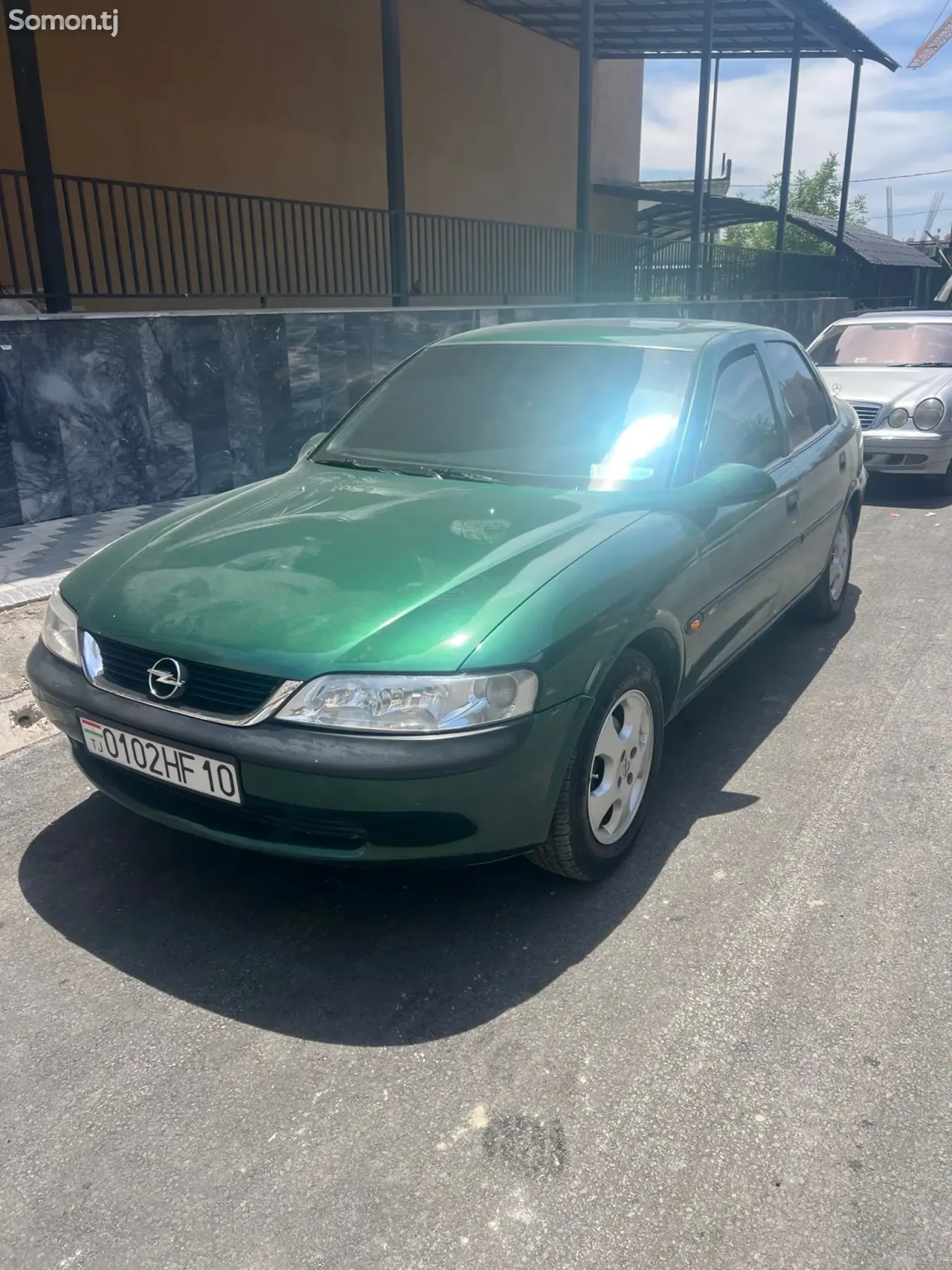 Opel Vectra B 1995 · 1.6 MT