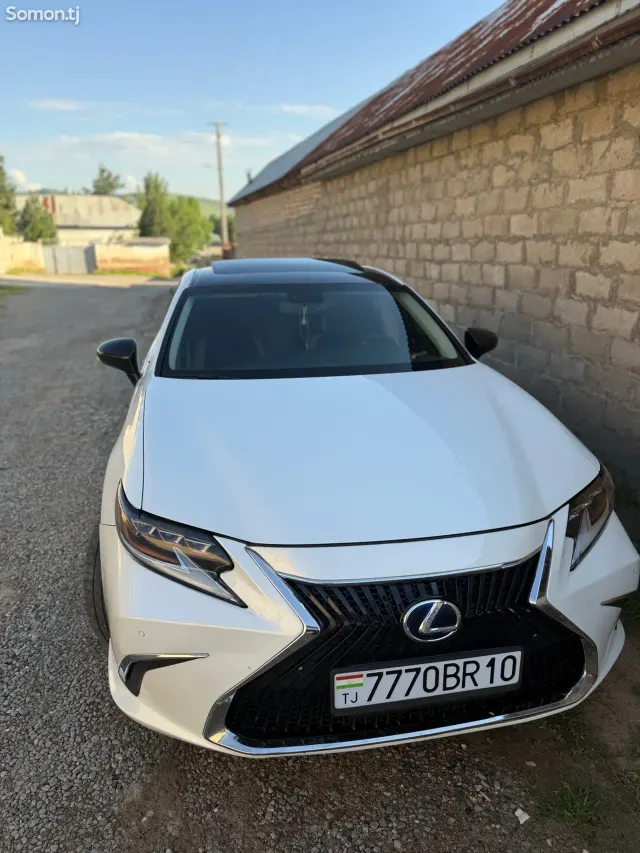 Lexus ES series 2013 · 2.5 AT