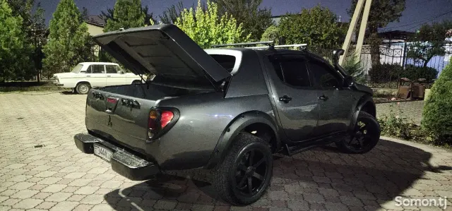 Mitsubishi L200 2012 · 2.4 MT