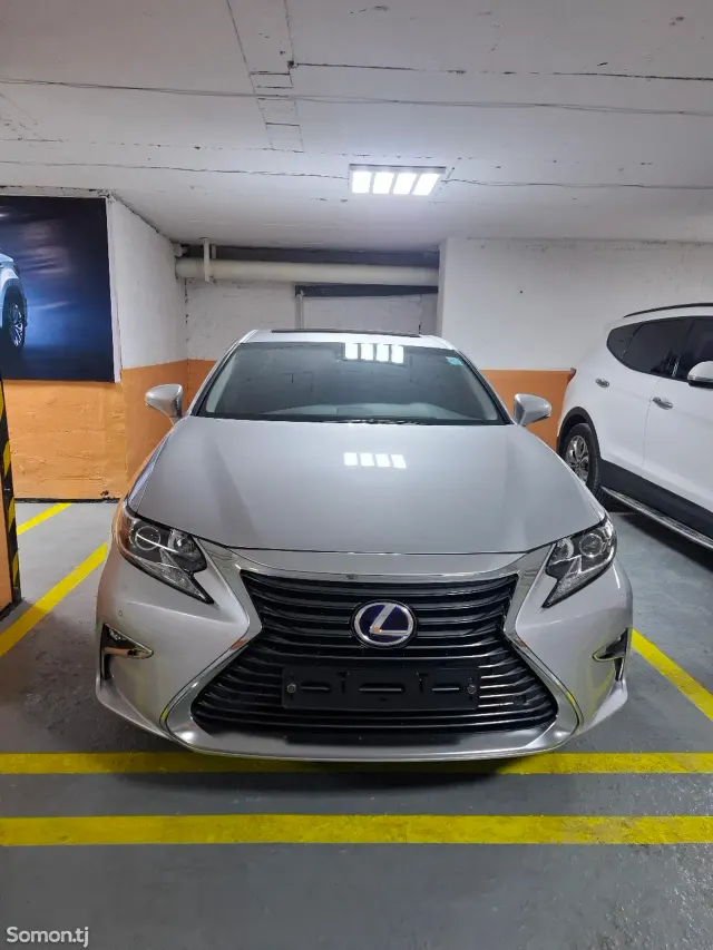 Lexus ES series 2017 · 2.5 AT
