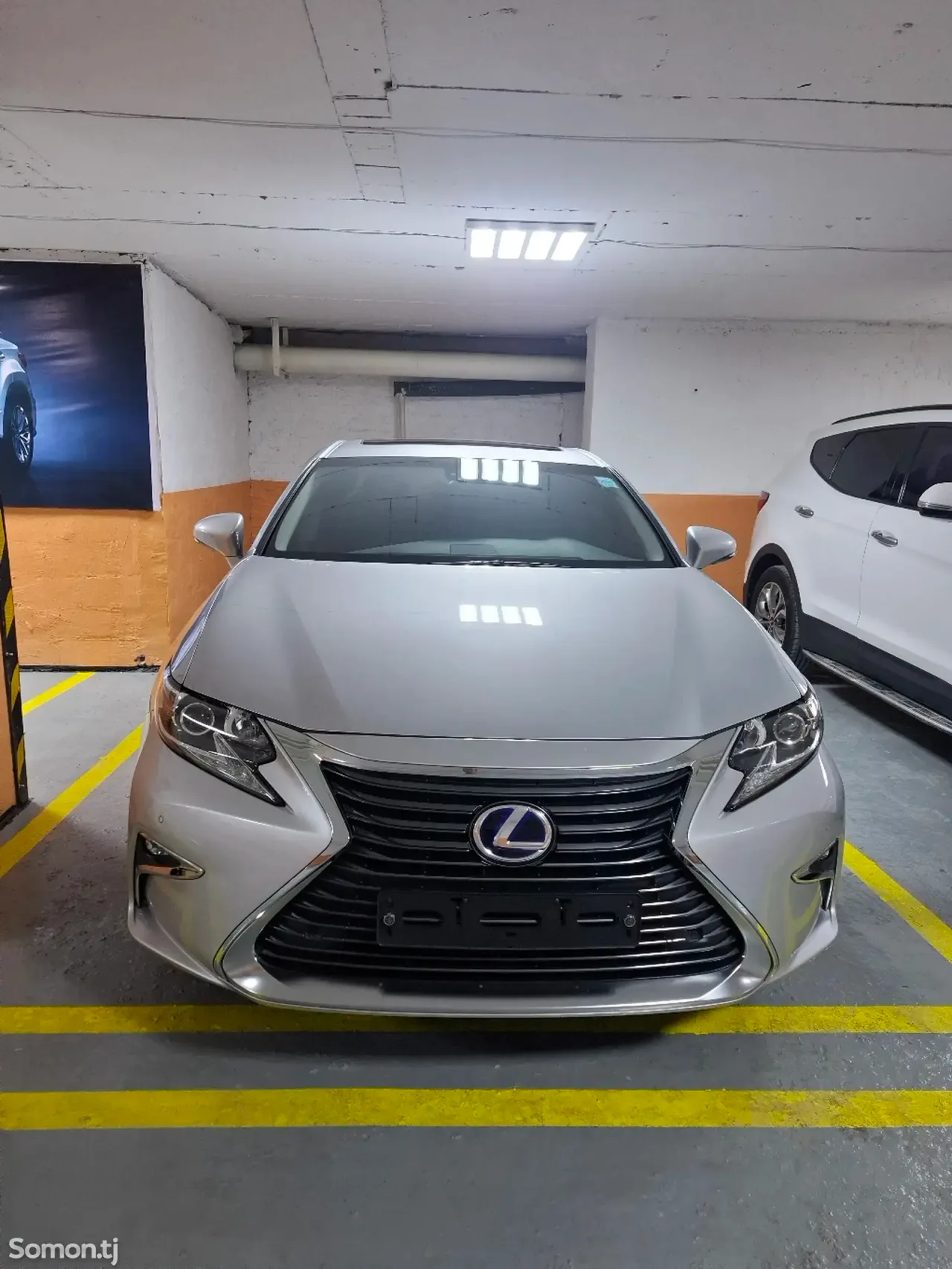 Lexus ES series 2017 · 2.5 AT