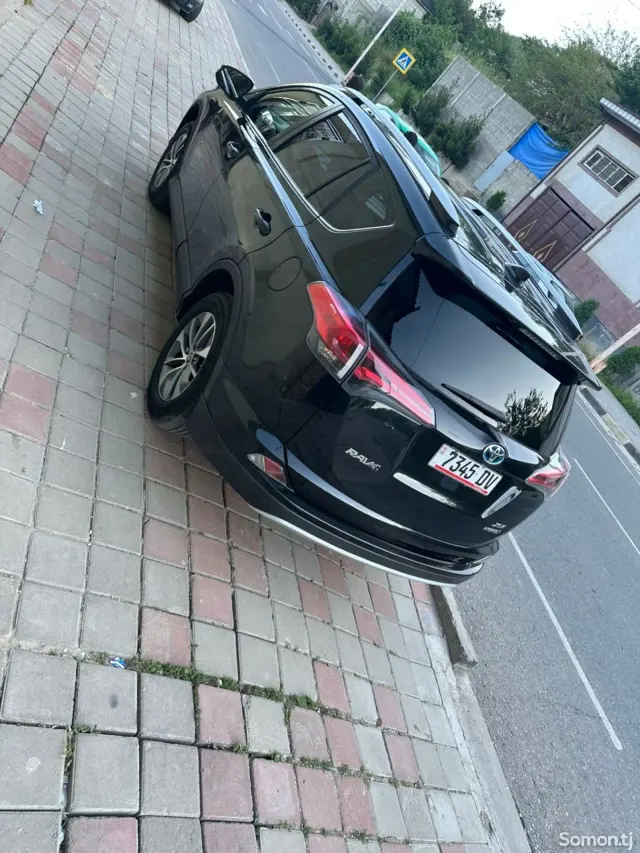 Toyota RAV 4 2016 · 2.5 AT