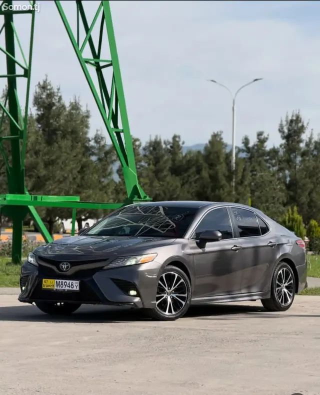 Toyota Camry 2018 · 2.5 AT