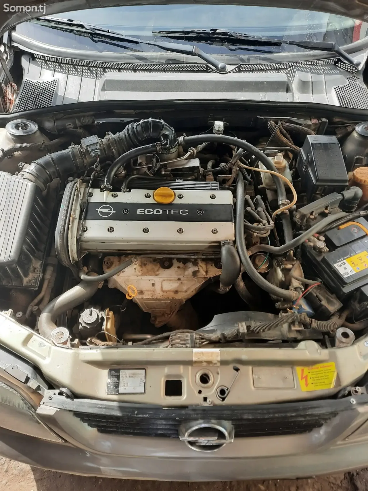 Opel Vectra B 1996 · 2.0 MT