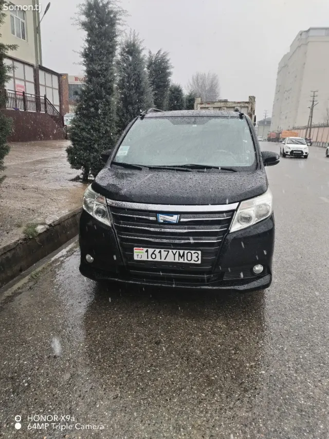 Toyota Noah 2014 · 2.0 AT