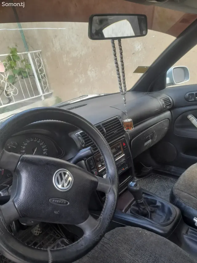 Volkswagen Passat 2003 · 1.8 MT