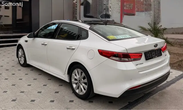 Kia Optima 2015 · AT