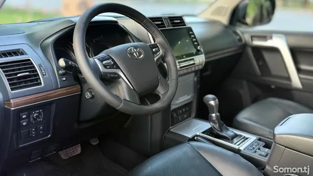 Toyota Land Cruiser Prado 2022 · 2.8 AT