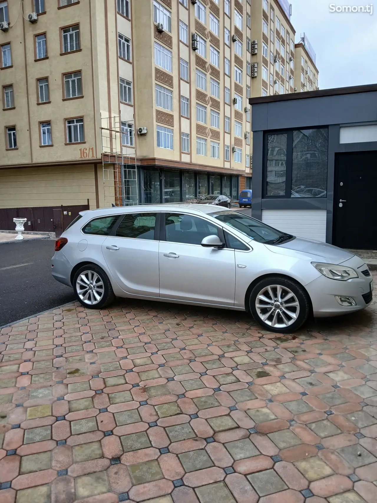 Opel Astra J 2011 · 1.7 MT