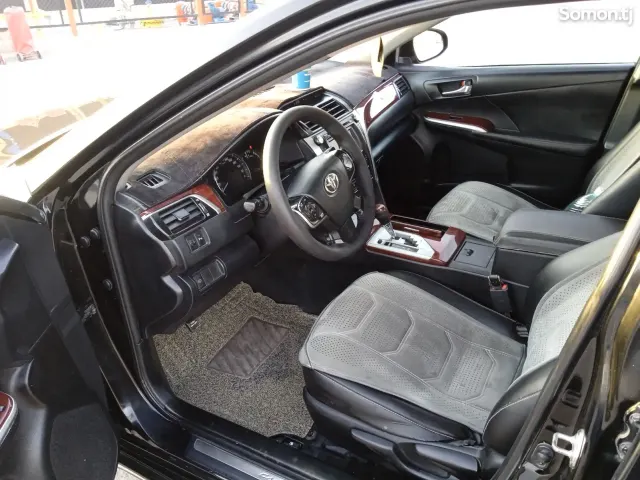 Toyota Camry 2013 · 2.5 AT