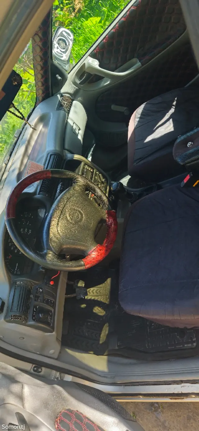 Opel Astra F 1992 · 1.6 MT