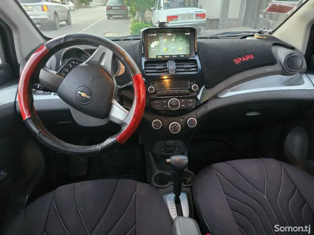 Chevrolet Spark 2014 · 1.0 AT