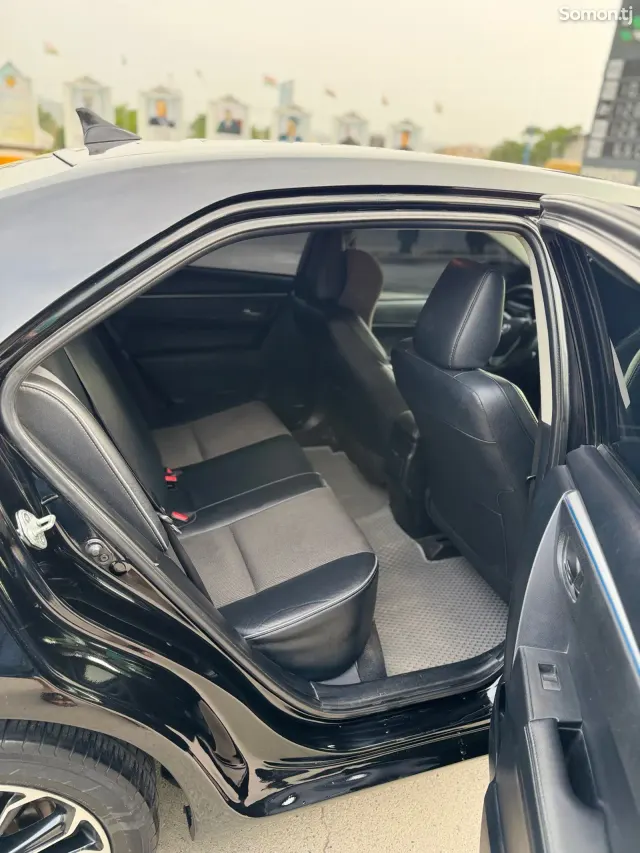 Toyota Corolla 2014 · 1.8 AT