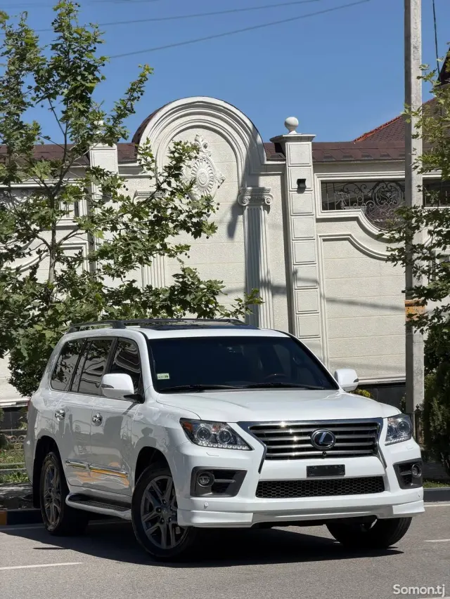 Lexus LX series 2015 · 5.7 AT