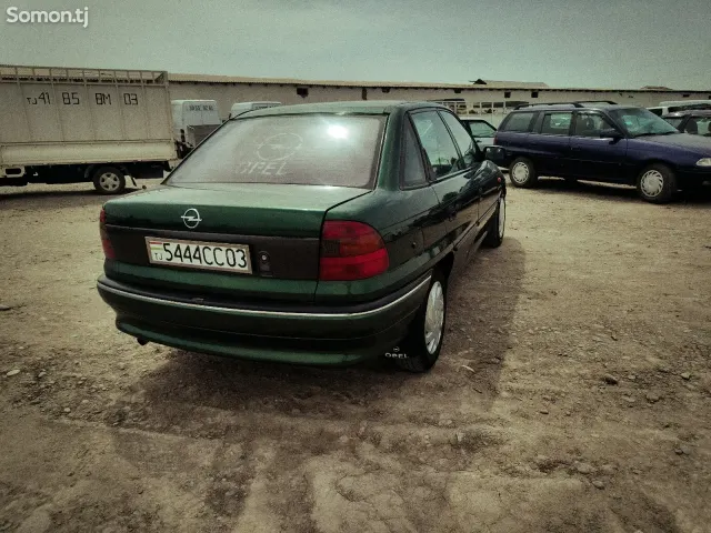 Opel Astra F 1998 · 1.6 MT