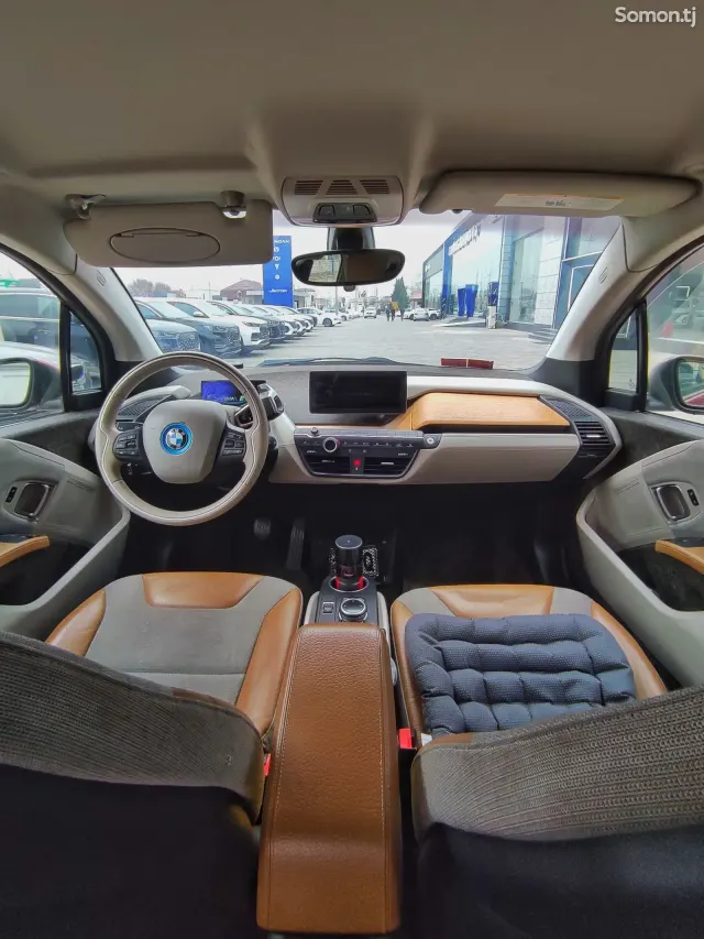 BMW i3 2014 · AT