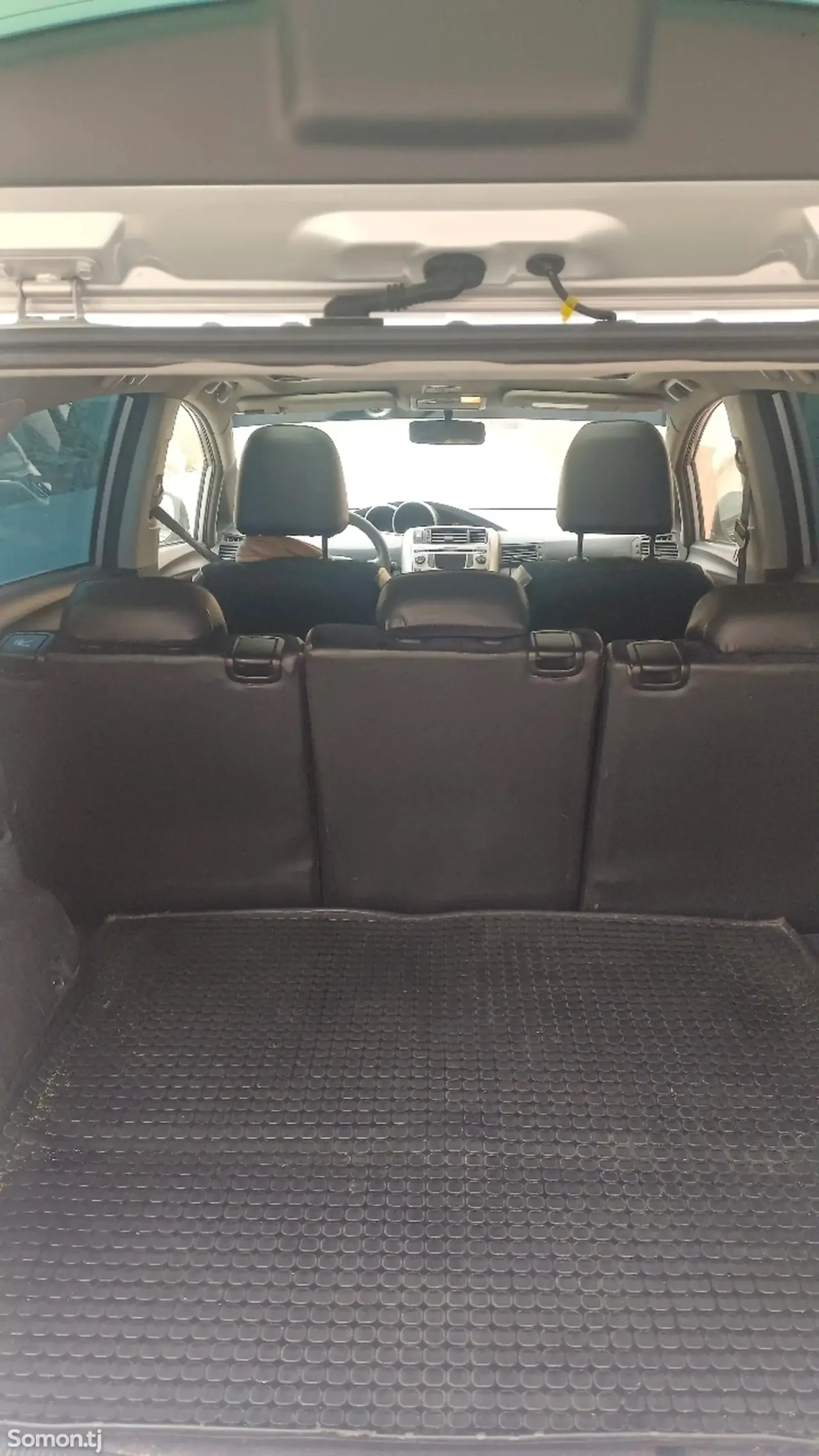 Toyota Corolla Verso 2010 · 1.8 MT