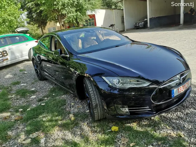 Tesla Model S 2015 · AT