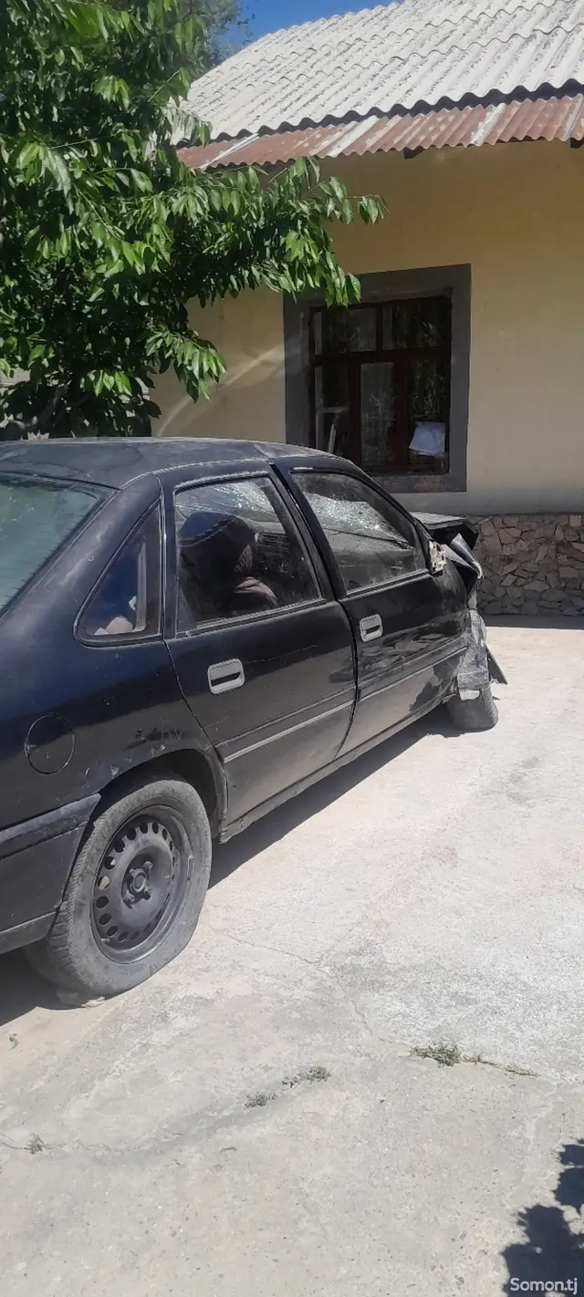 Opel Vectra A 1993 · 1.8 MT