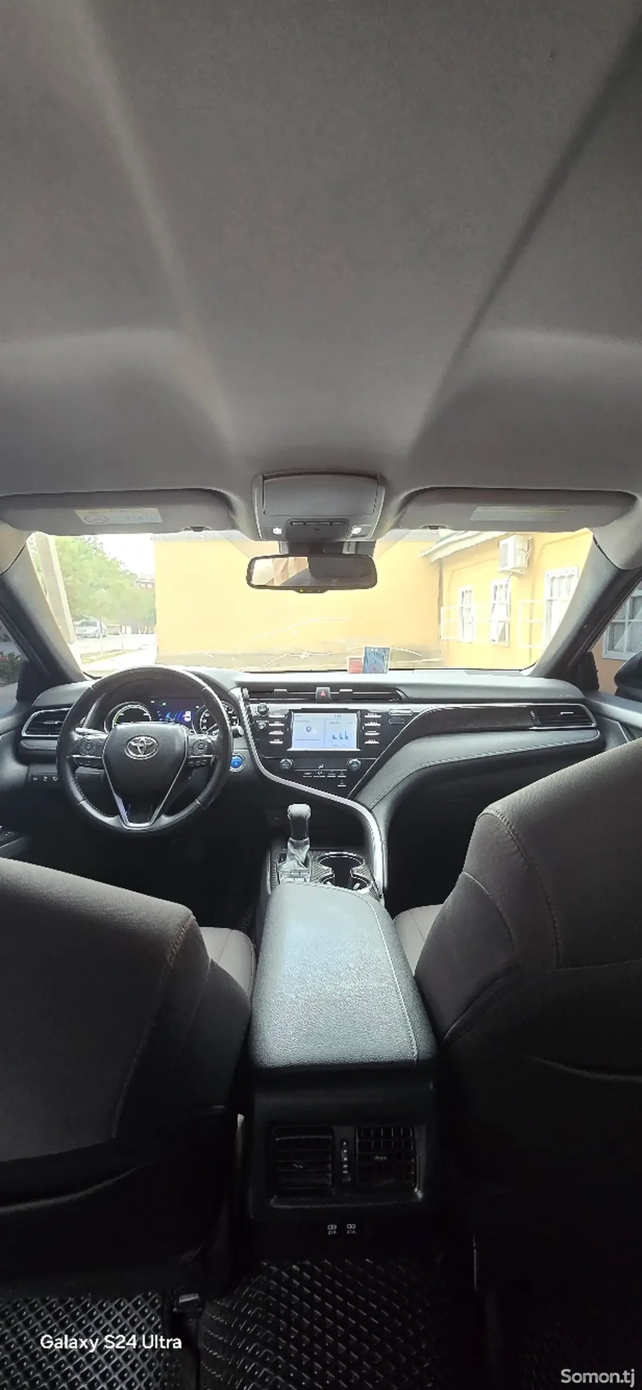 Toyota Camry 2018 · 2.5 AT
