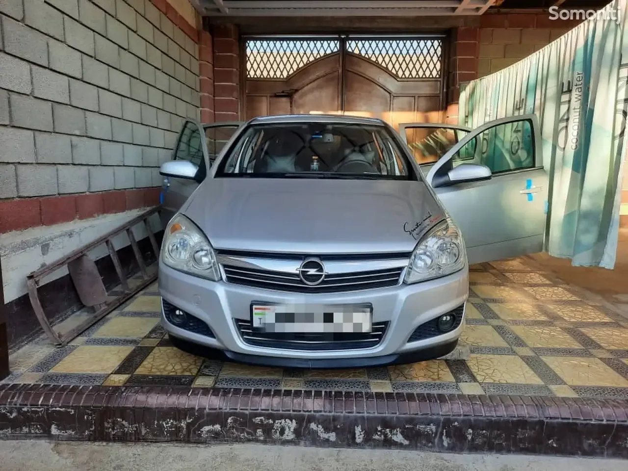 Opel Astra H 2010 · 1.6 MT