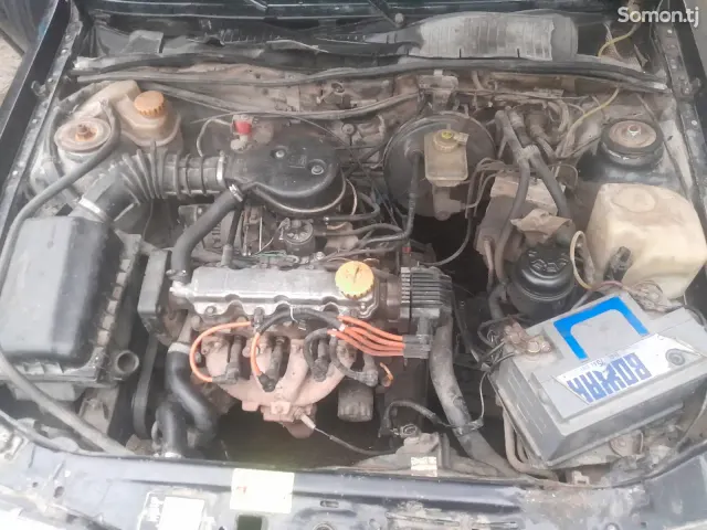 Opel Vectra A 1994 · 1.6 MT