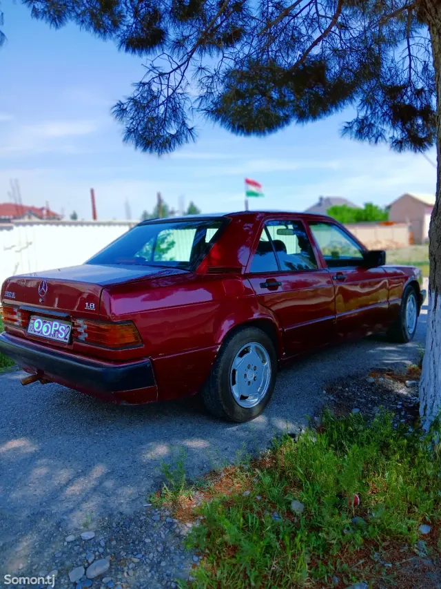 Mercedes-Benz W201 1992 · 1.8 MT