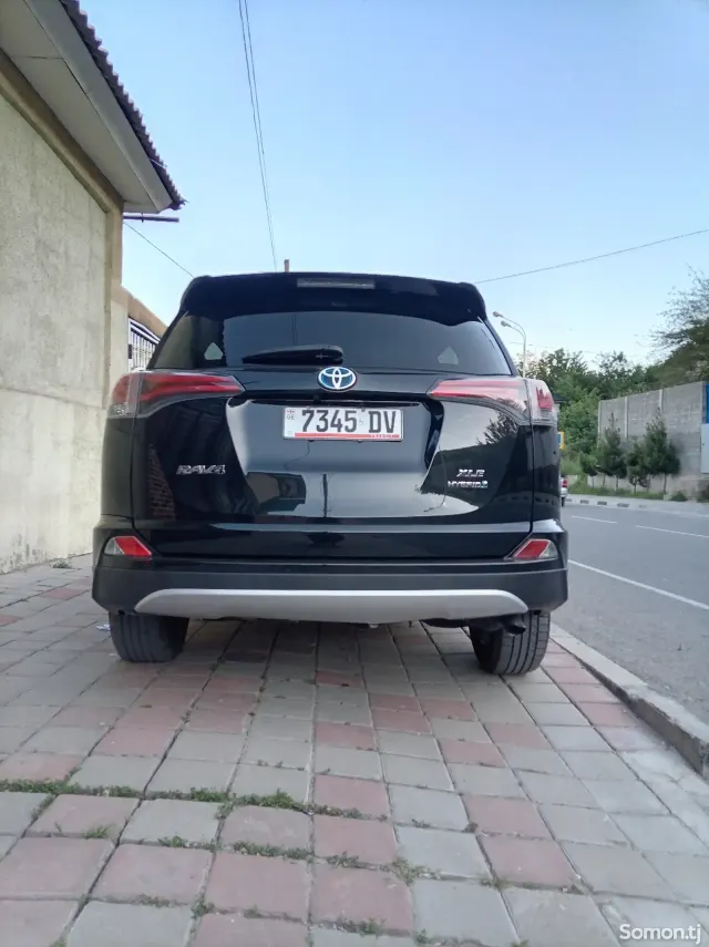 Toyota RAV 4 2016 · 2.5 AT