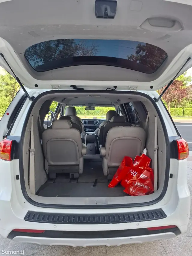 Kia Carnival 2016 · 2.2 AT