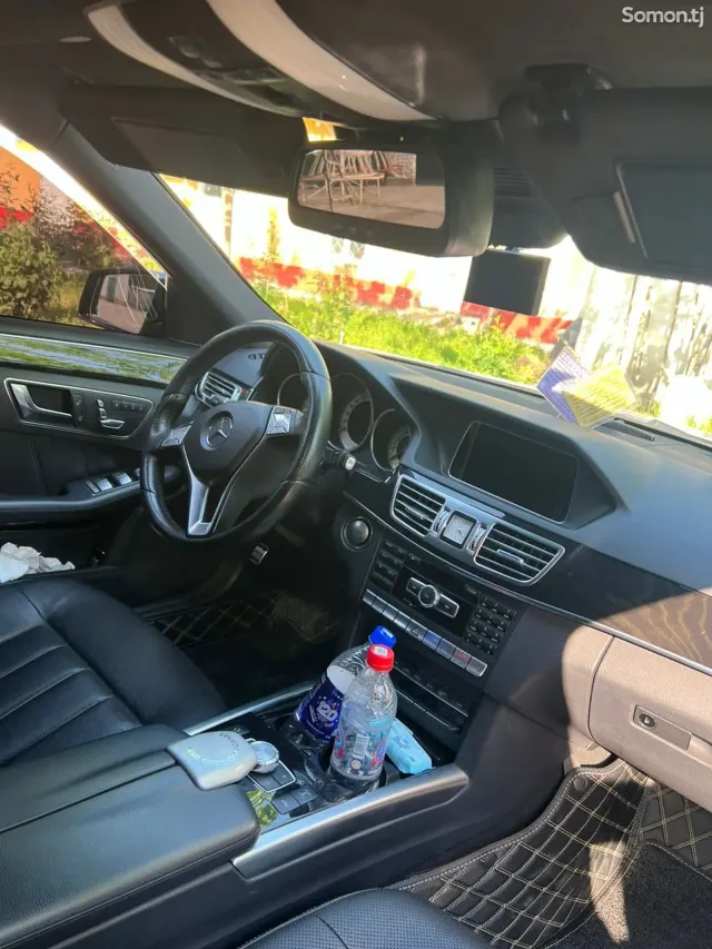 Mercedes-Benz E class 2015 · 3.5 AT