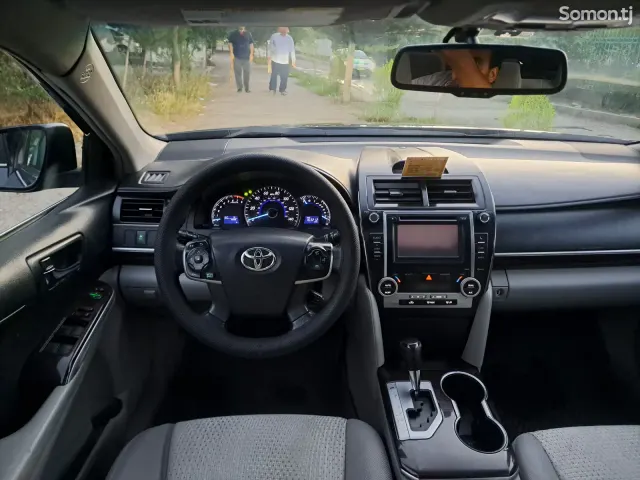 Toyota Camry 2013 · 2.5 AT