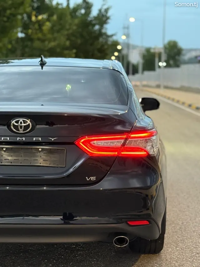 Toyota Camry 2019 · 3.5 AT