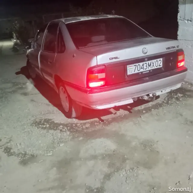 Opel Vectra A 1992 · 1.6 MT