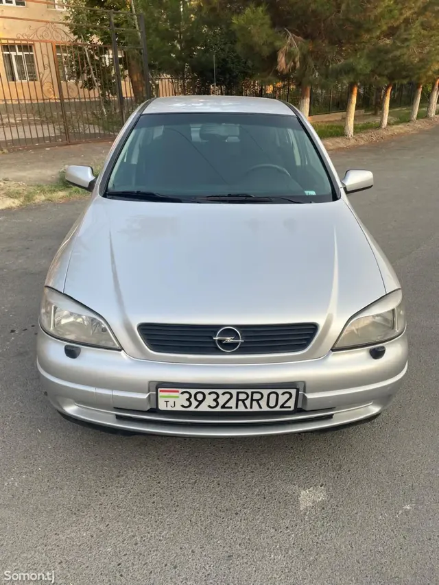 Opel Astra G 1998 · 1.6 MT