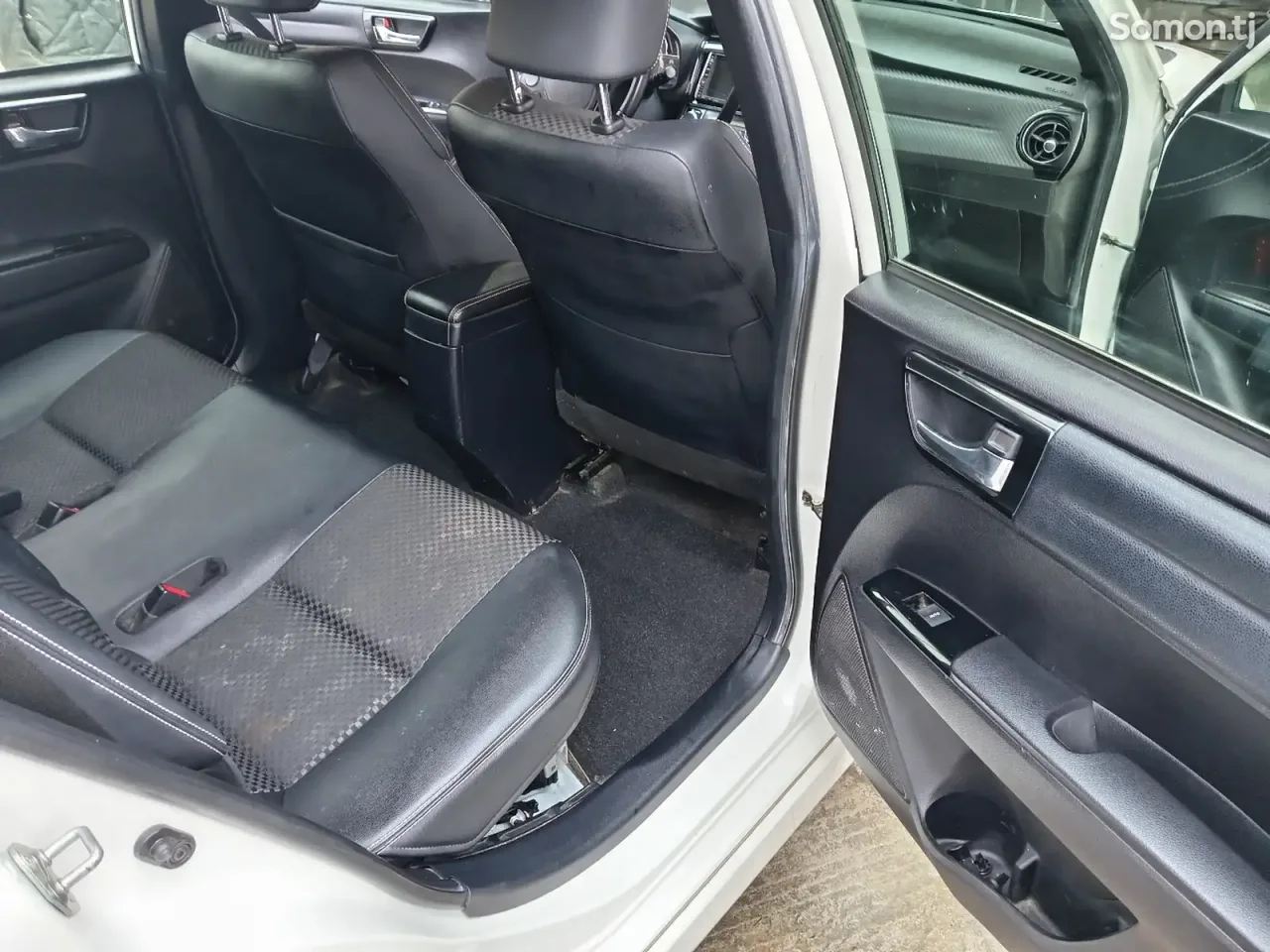 Toyota Fielder 2015 · 1.5 AT