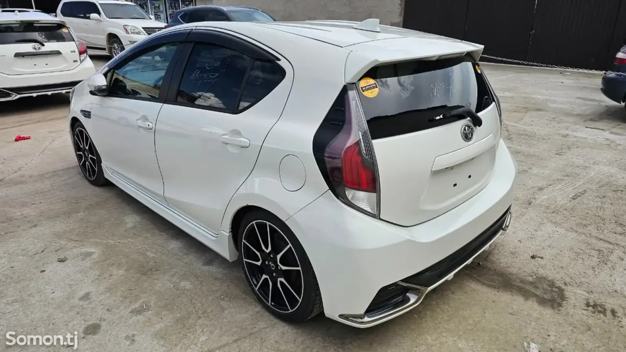 Toyota Aqua 2015 · 1.5 AT