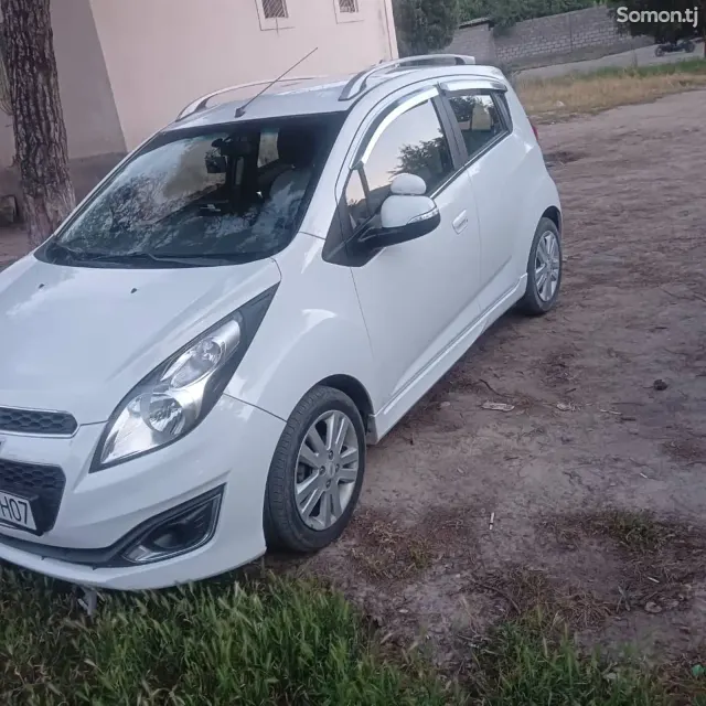 Chevrolet Spark 2014 · 1.1 AT