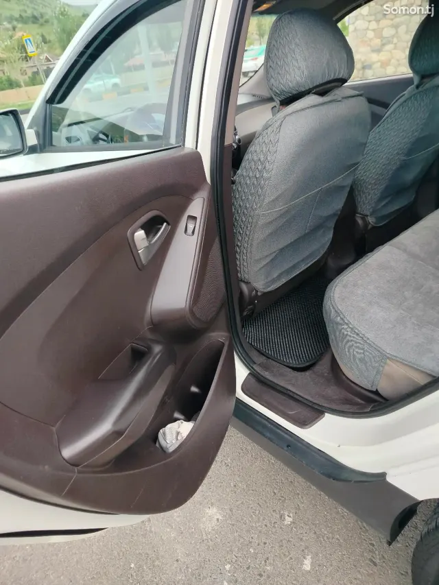 Hyundai Tucson 2011 · 2.4 AT