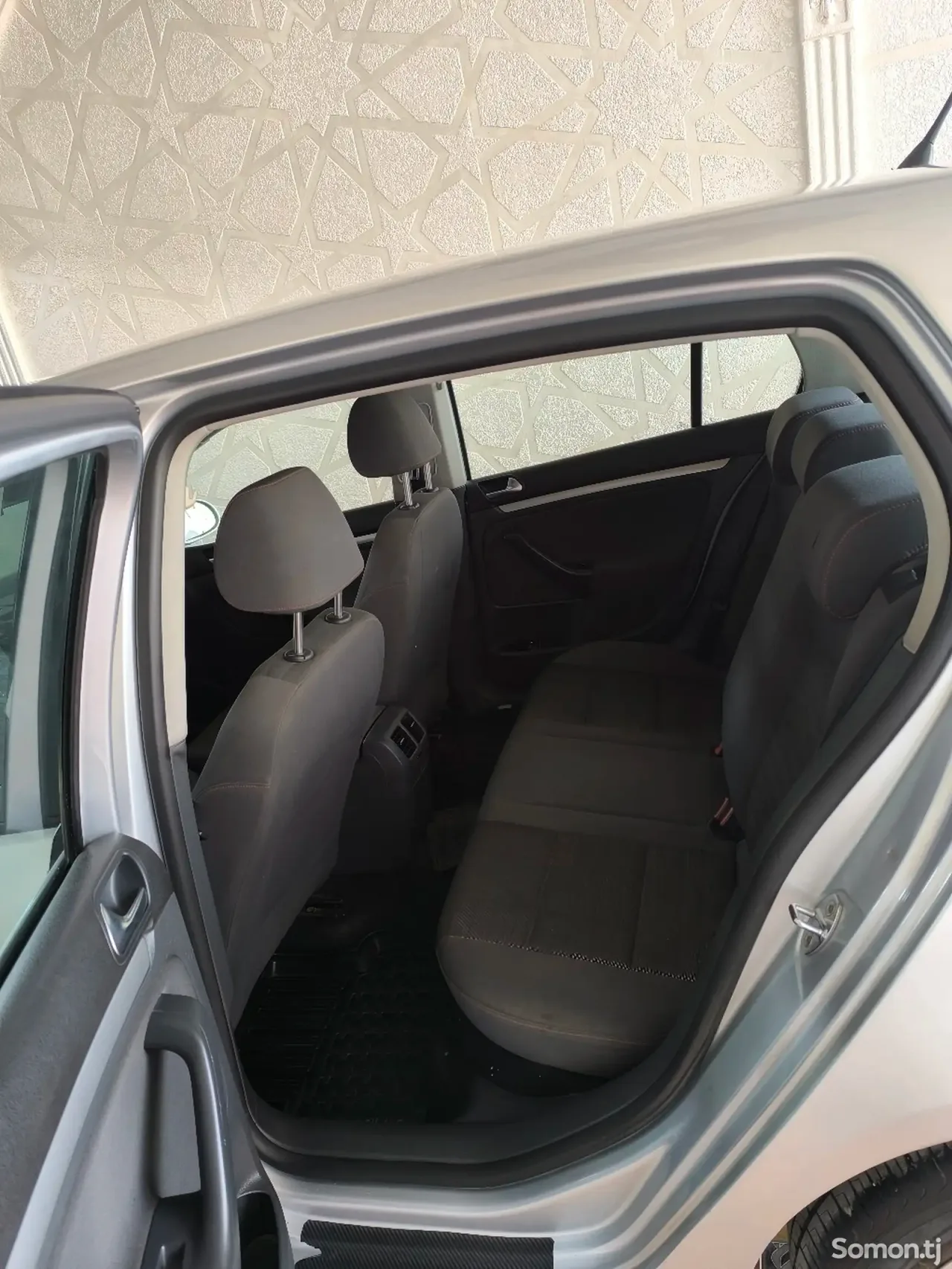 Volkswagen Golf 2007 · 1.6 MT