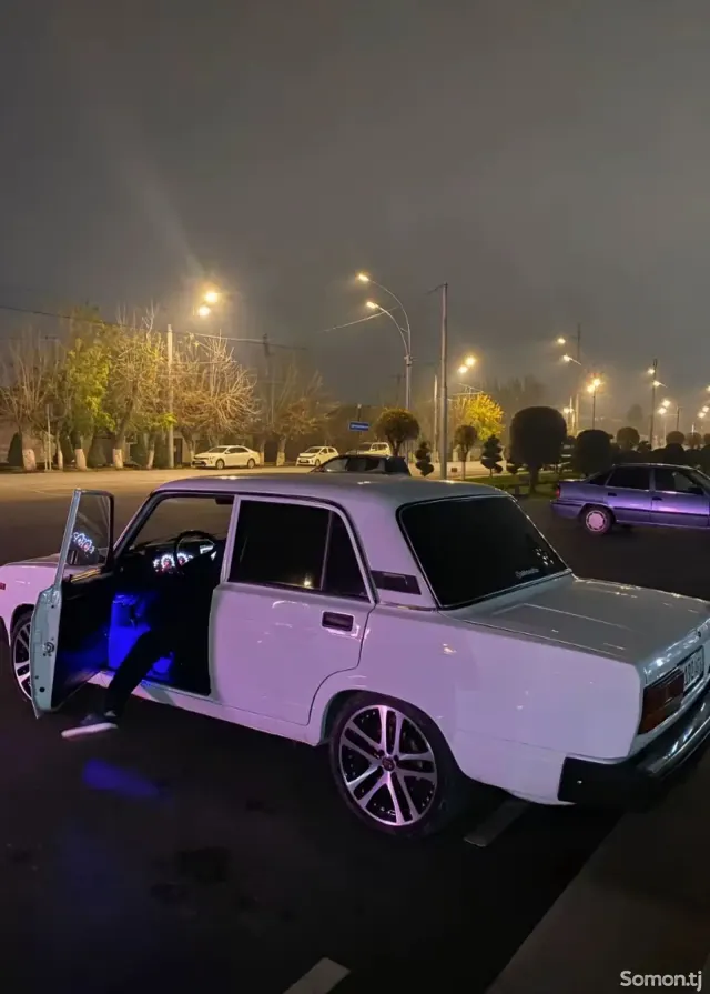 Lada (ВАЗ) 2107 2011 · 1.6 MT