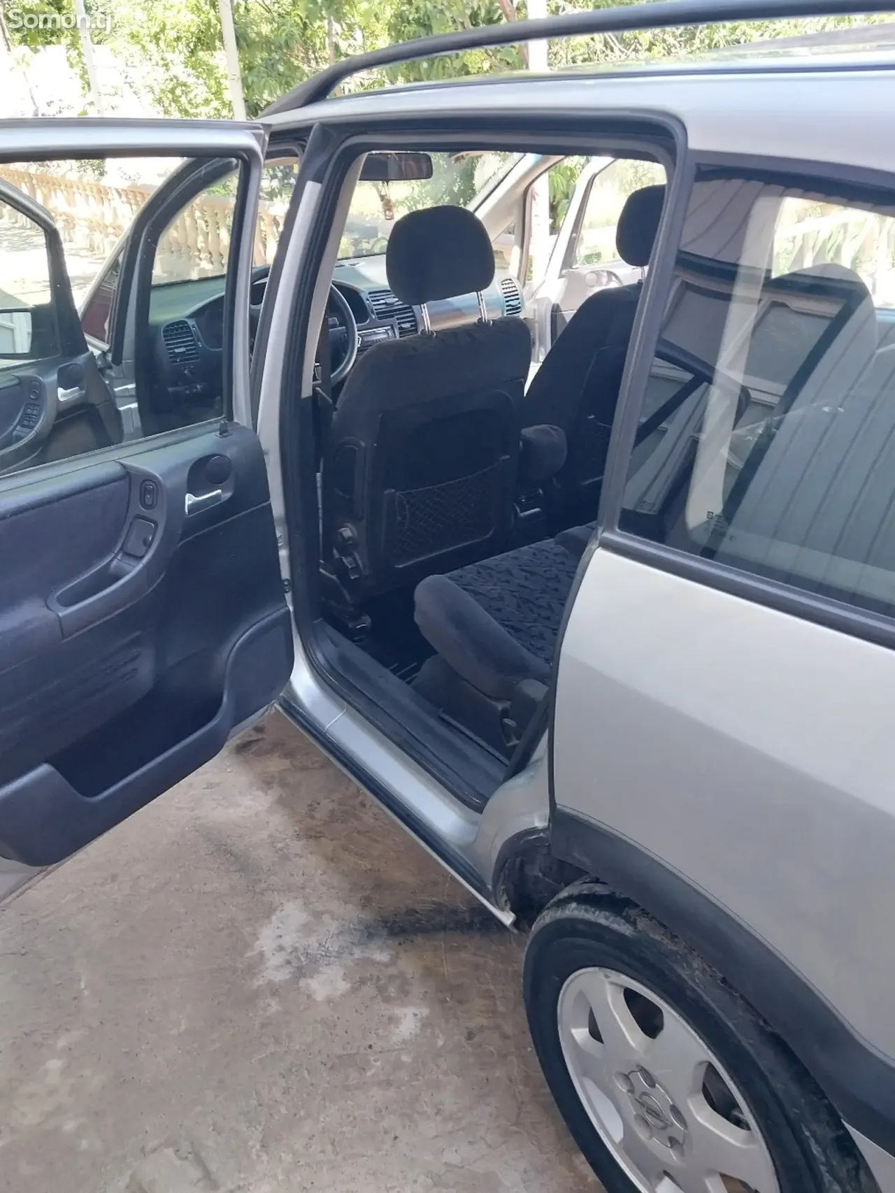 Opel Zafira 2002 · 1.8 MT