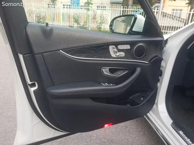 Mercedes-Benz E class 2018 · 2.2 AT