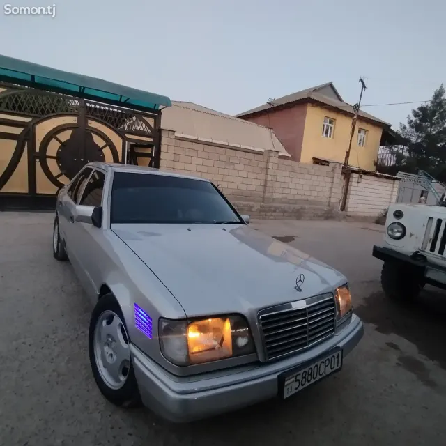 Mercedes-Benz W124 1995 · 2.7 MT