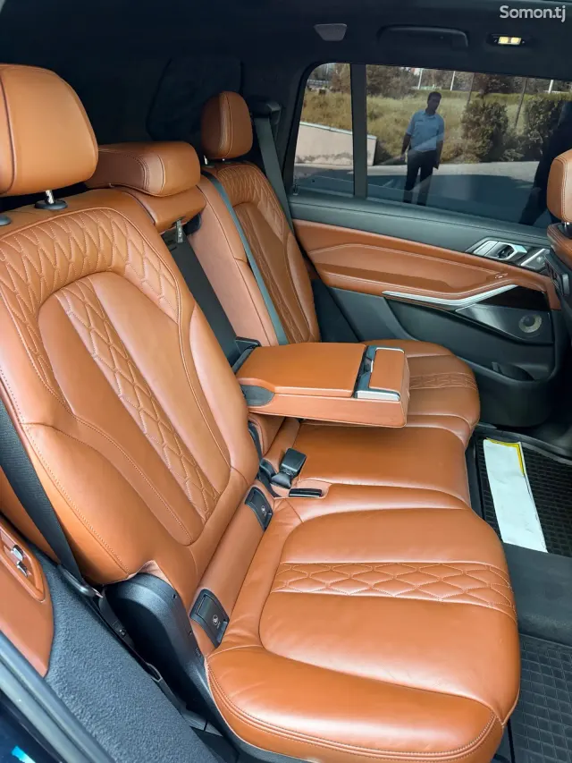 BMW X7 2021 · 4.0 AT