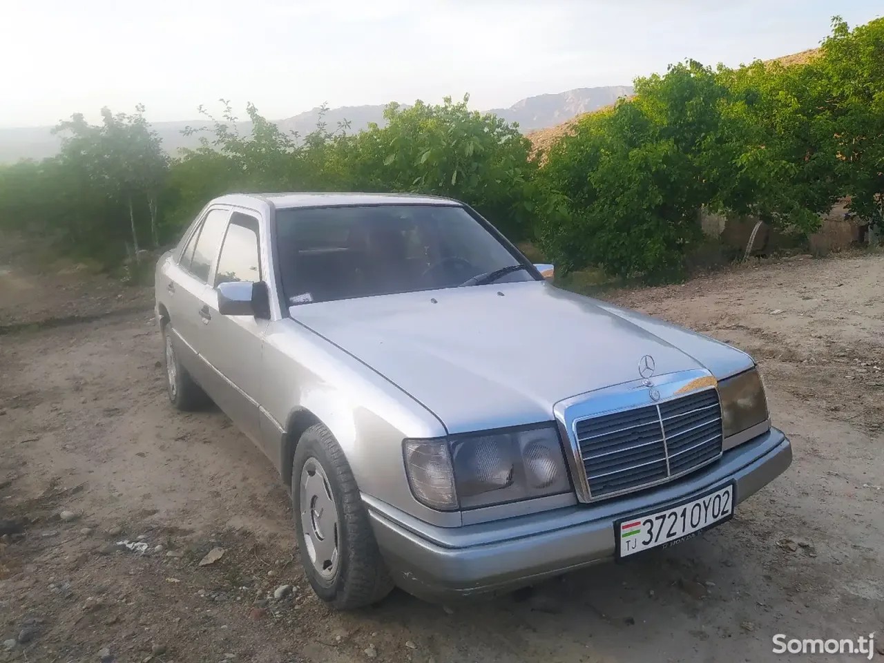 Mercedes-Benz W124 1985 · 2.0 MT