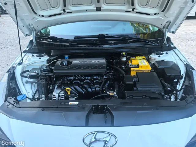 Hyundai Elantra 2022 · 1.6 AT