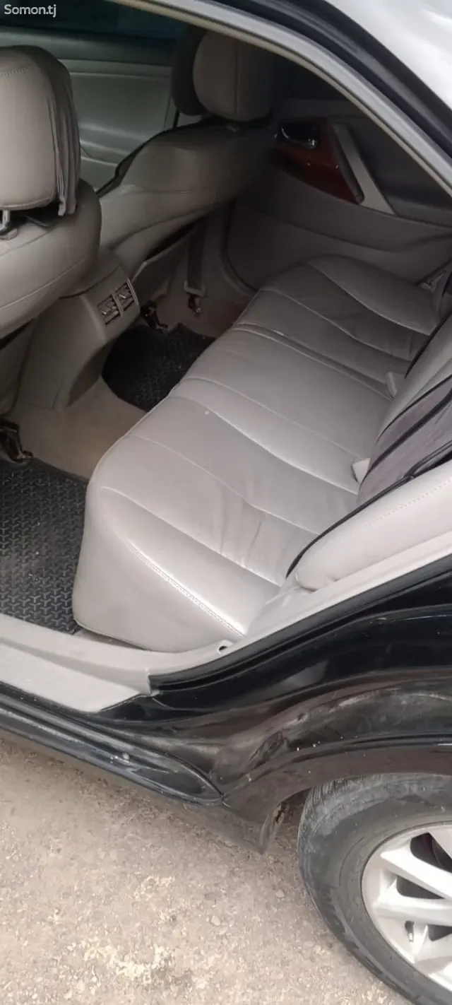 Toyota Camry 2011 · 2.4 AT